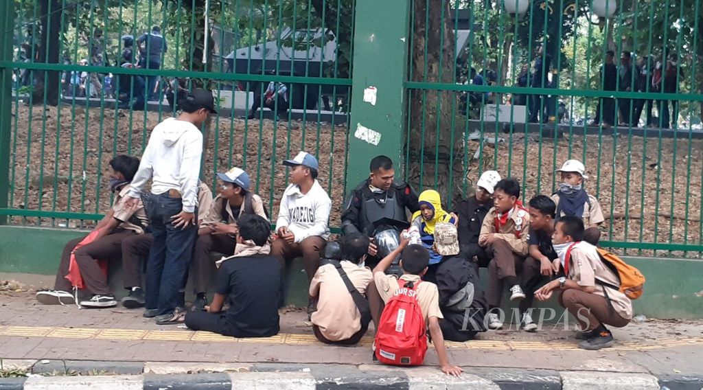 https://assetd.kompas.id/Tz-a-lH98DKTmA4QwobfOmVZcsg=/1024x568/filters:watermark(https://cdn-content.kompas.id/umum/kompas_main_logo.png,-16p,-13p,0)/https%3A%2F%2Fkompas.id%2Fwp-content%2Fuploads%2F2019%2F09%2F20190926_210749_1569506914.jpg