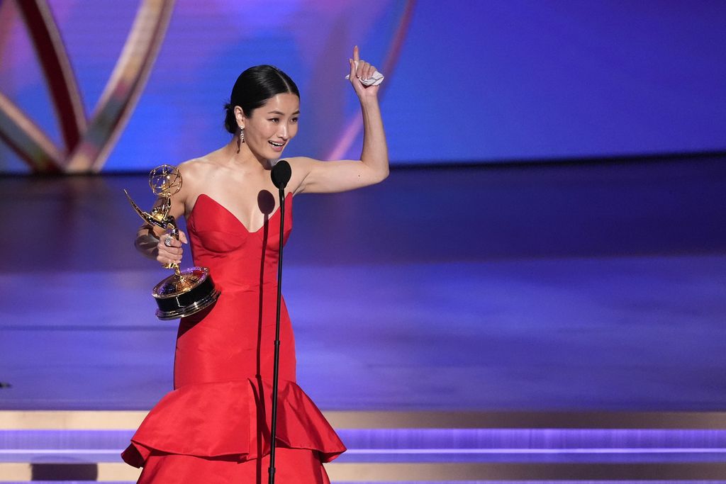 Anna Sawai menerima penghargaan pemeran utama wanita serial drama (<i>outstanding lead actress in a drama</i>) lewat serial <i>Shogun</i> pada Emmy Awards yang ke-76, di Peacock Theatre, Los Angeles, Minggu (15/9/2024) malam.