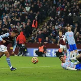 ”Sihir” Coutinho Terlahir Kembali di Villa Park