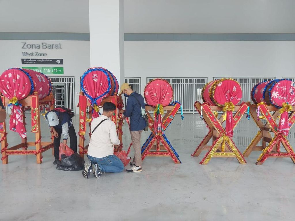 Beduk yang disiapkan dalam Festival Tabuh Bedug Malam Takbiran yang akan diselenggarakan pada Minggu (1/5/2022) malam di Jakarta International Stadium.