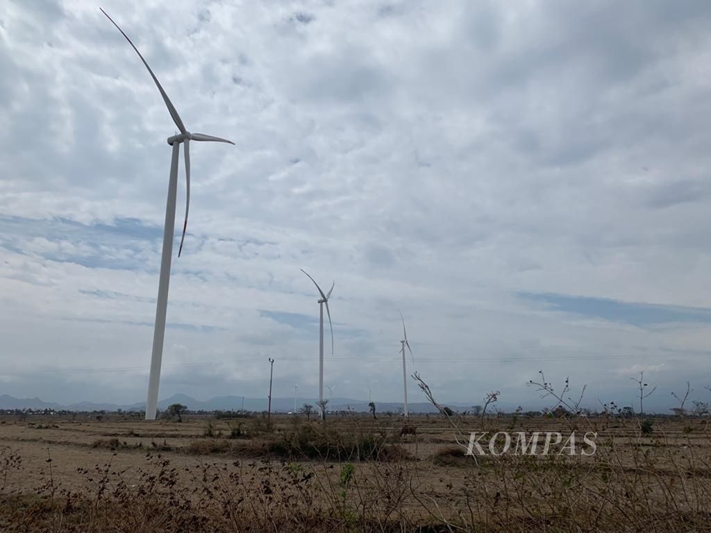 Pihak Kementerian ESDM dan PLN meninjau proyek listrik PLTB Tolo di Jeneponto, Sulsel. Pemerintah akan terus mendorong pengembangan energi baru terbarukan di Indonesia