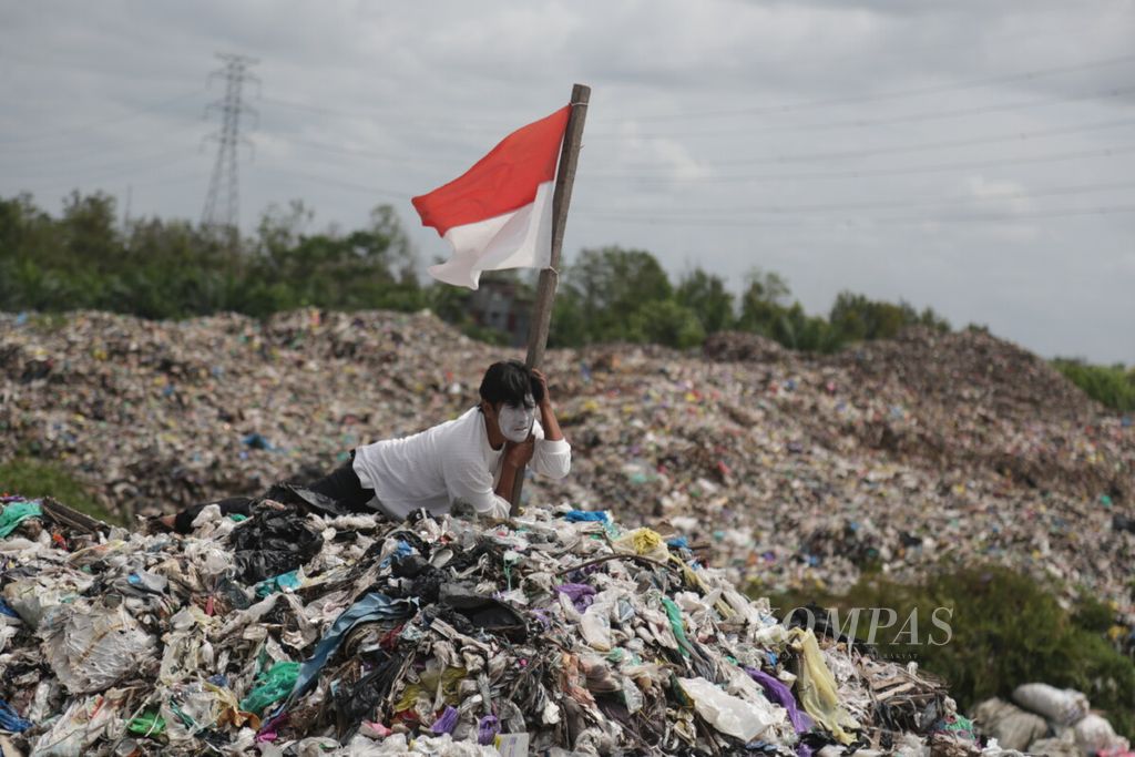 https://assetd.kompas.id/UrzZ62N1-IcU1_Koq558FyeepMM=/1024x683/filters:watermark(https://cdn-content.kompas.id/umum/kompas_main_logo.png,-16p,-13p,0)/https%3A%2F%2Fkompas.id%2Fwp-content%2Fuploads%2F2021%2F08%2F20210817IDO_Pantomim1_1629201312.jpg