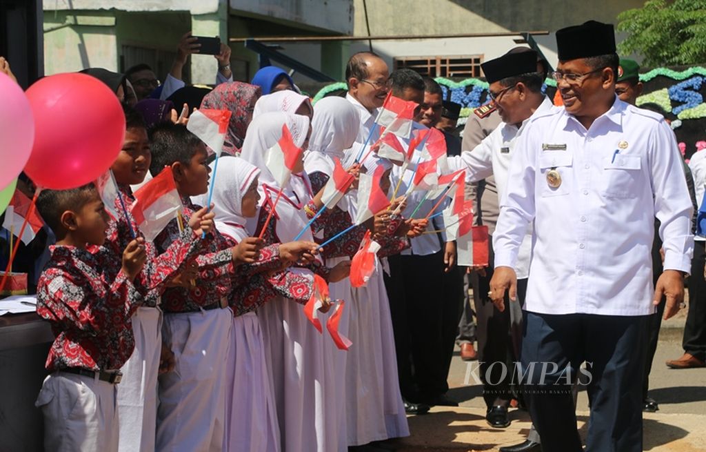 https://assetd.kompas.id/Us6SwEHLMa0wRpRD8sOS6n_9hjg=/1024x655/filters:watermark(https://cdn-content.kompas.id/umum/kompas_main_logo.png,-16p,-13p,0)/https%3A%2F%2Fkompas.id%2Fwp-content%2Fuploads%2F2018%2F05%2FWalikota-Banda-Aceh-Resmikan-Desa-Ramah-Anak.jpg