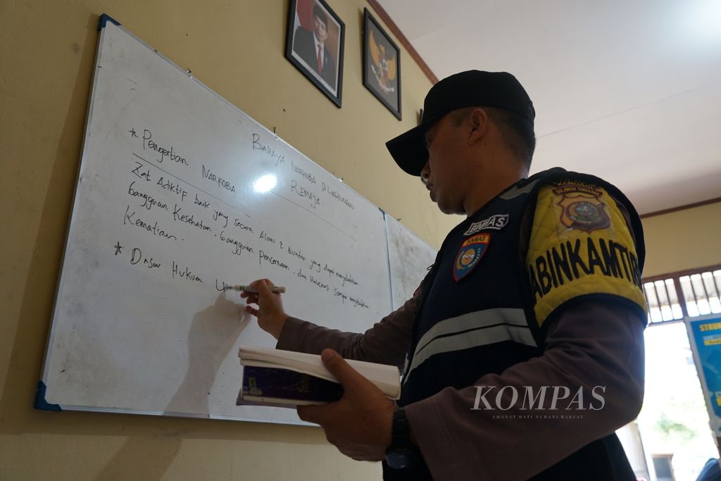 https://assetd.kompas.id/VRlcyKqaYVD81f4EkkvCIIQI7ew=/1024x683/filters:watermark(https://cdn-content.kompas.id/umum/kompas_main_logo.png,-16p,-13p,0)/https%3A%2F%2Fkompas.id%2Fwp-content%2Fuploads%2F2021%2F04%2F6e00334b-7a47-4a27-b038-9873eb511db7_jpg.jpg
