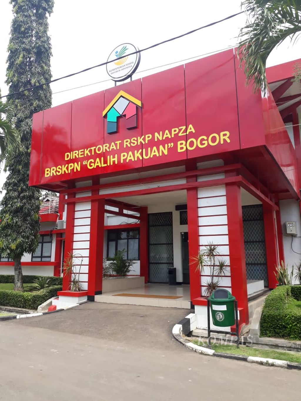 https://assetd.kompas.id/VbDT4RRPbmjfvUyikwfchByfhT8=/1024x1365/filters:watermark(https://cdn-content.kompas.id/umum/kompas_main_logo.png,-16p,-13p,0)/https%3A%2F%2Fkompas.id%2Fwp-content%2Fuploads%2F2020%2F03%2FGP1_1584886907.jpg