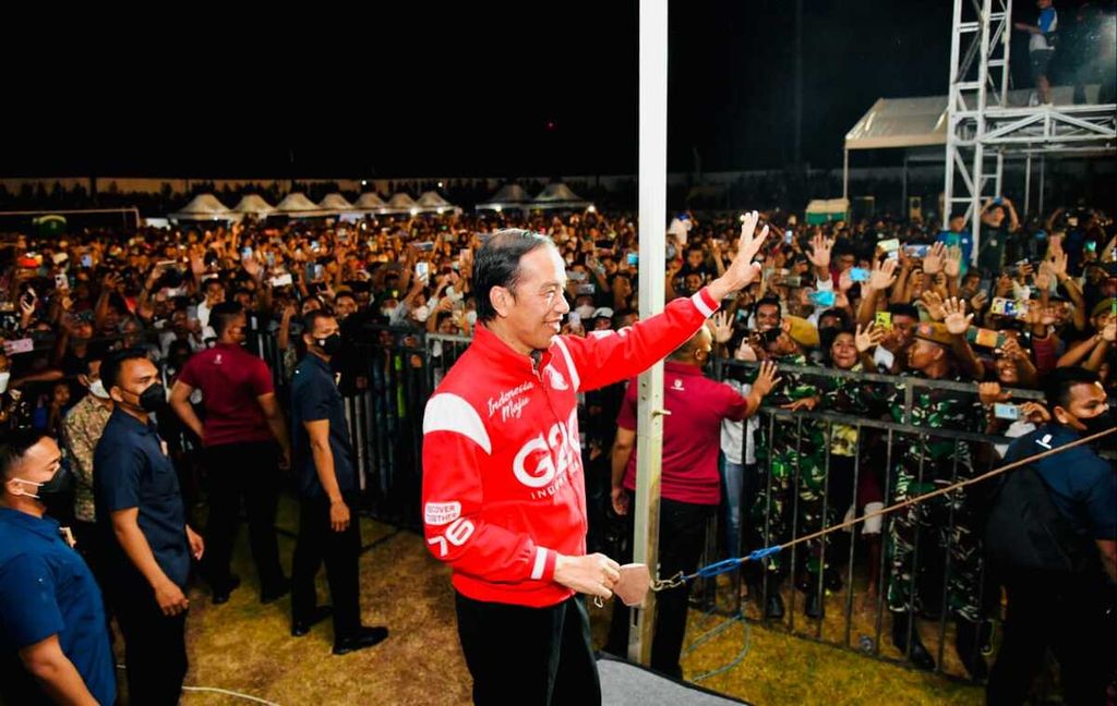 Malam terakhir di Kabupaten Ende, Nusa Tenggara Timur, pada Rabu, 1 Juni 2022, Presiden Joko Widodo beserta Ibu Iriana Joko Widodo menghabiskan malam bersama masyarakat dengan menonton pergelaran musik bertajuk konser kebangsaan, membumikan Pancasila dari NTT untuk Nusantara.