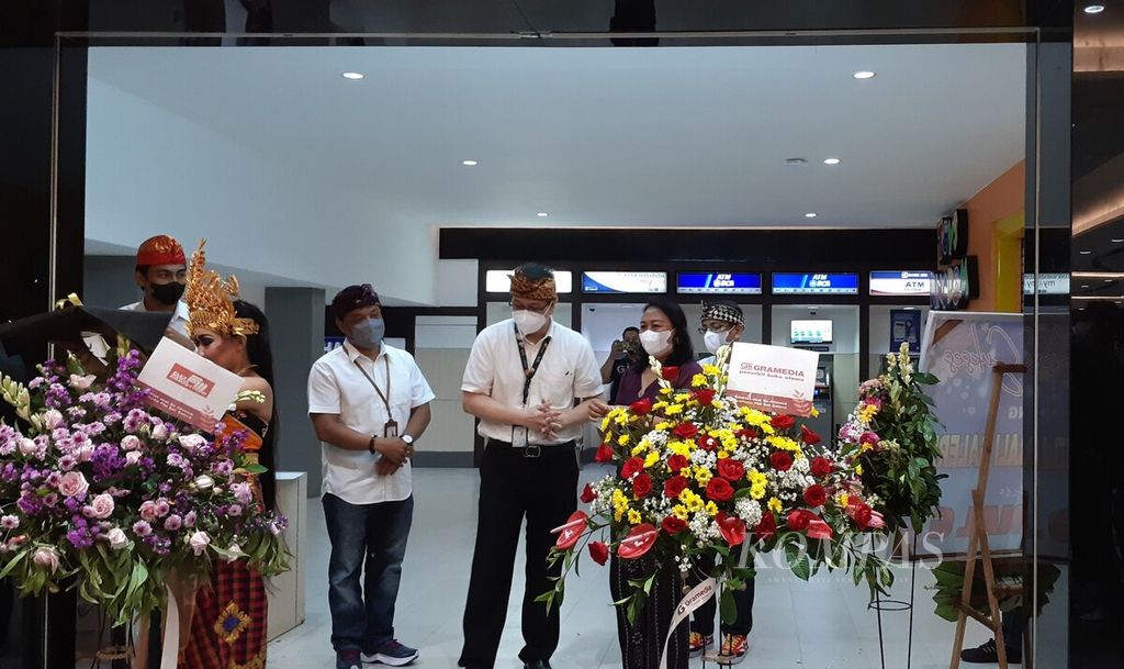 Gramedia menghadirkan pembaruan di toko buku Gramedia Bali Mal Galeria di Mal Bali Galeria, Kuta, Badung. Suasana seremonial pembukaan kembali toko buku Gramedia Bali Mal Galeria, Sabtu (16/7/2022).