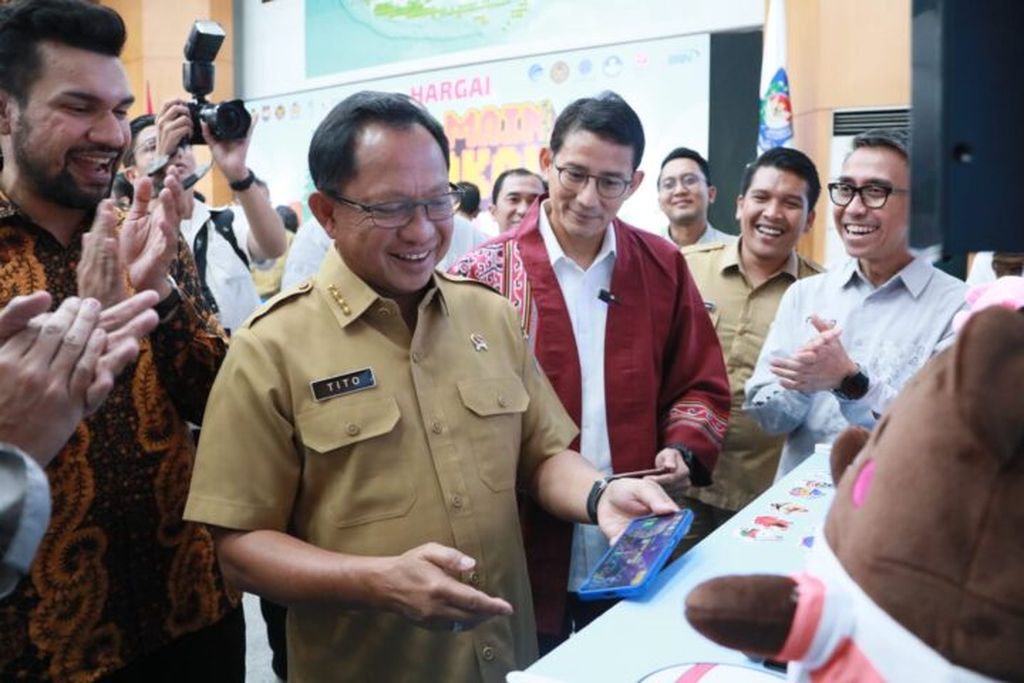 Mendagri Tito Karnavian bersama Menparekraf Sandiaga Uno
