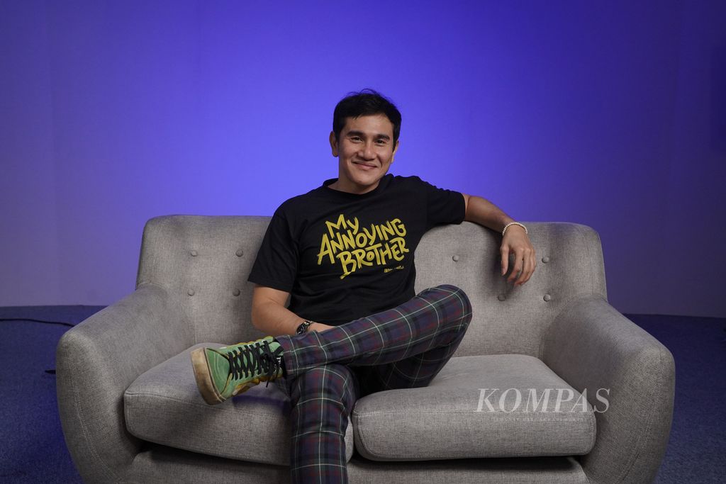 Vino G Bastian salah satu pemeran dalam film <i>My Annoying Brother</i> saat wawancara khusus dengan harian <i>Kompas </i>di Menara <i>Kompas</i>, DKI Jakarta, Selasa (17/9/2024).