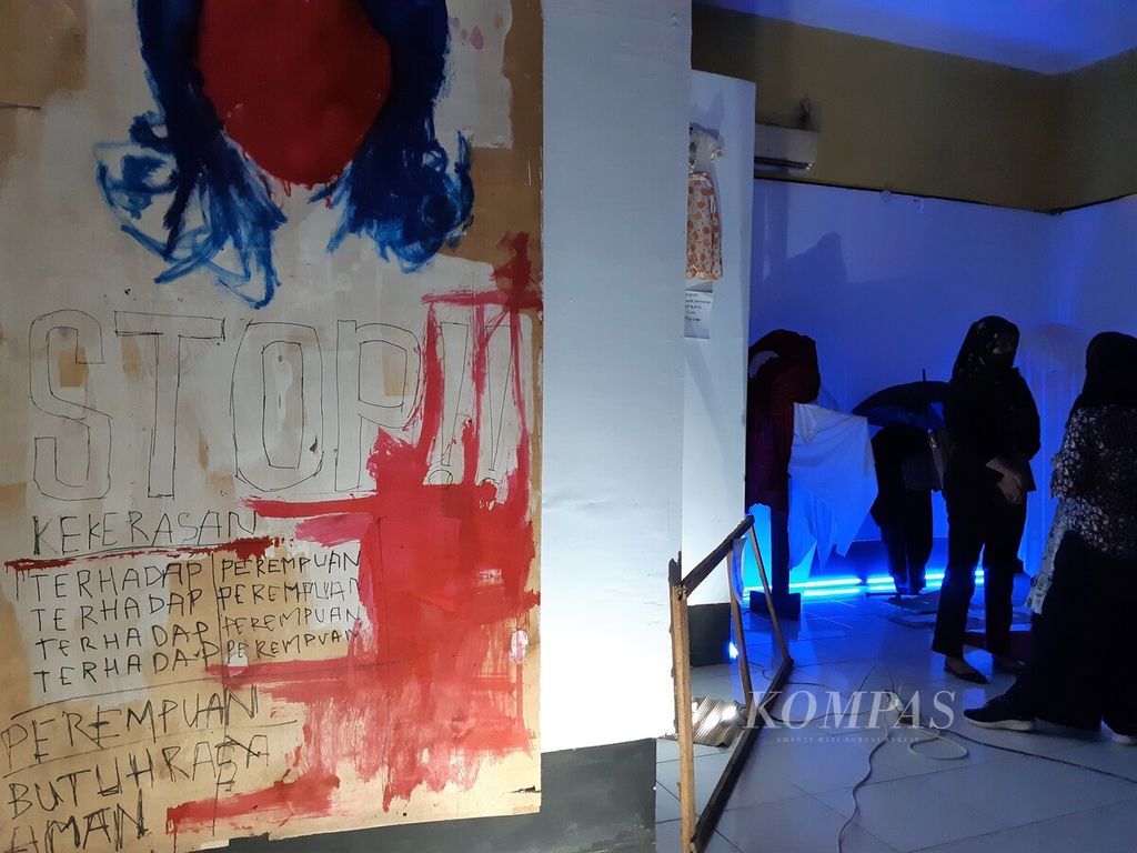 Pameran Karya Korban Kekerasan Seksual di Taman Budaya Jambi pada Kamis hingga Jumat (15-16/12/2022) menyuarakan harapan para korban. Membawa pesan dan harapan akan adanya penegakan hukum yang kuat, penghapusan stigma bagi korban, serta dukungan pemulihan dan pemberdayaan para penyintas.