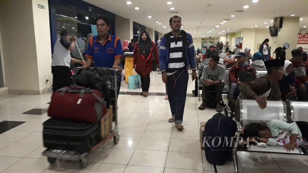 https://assetd.kompas.id/X4GHoIEhCSZuk38cSpyit-gac10=/1024x576/filters:watermark(https://cdn-content.kompas.id/umum/kompas_main_logo.png,-16p,-13p,0)/https%3A%2F%2Fkompas.id%2Fwp-content%2Fuploads%2F2018%2F06%2F20180624_PDS01.jpeg