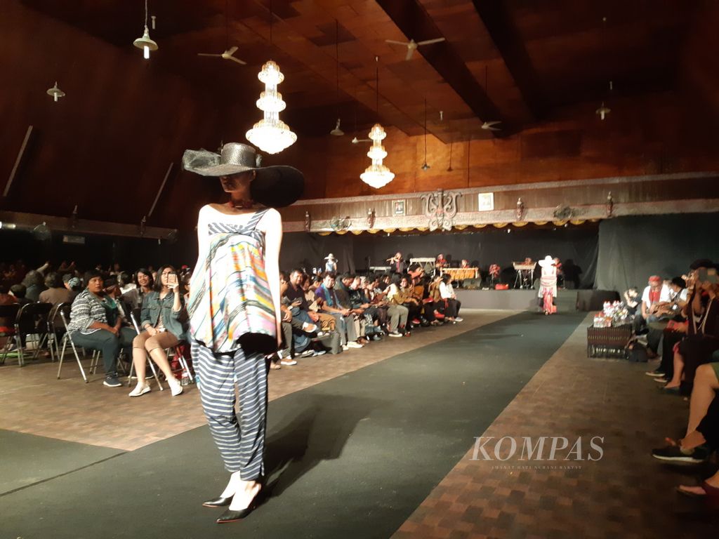 https://assetd.kompas.id/XKdrGqFJnzotycdxQpHokQKkRPE=/1024x768/filters:watermark(https://cdn-content.kompas.id/umum/kompas_main_logo.png,-16p,-13p,0)/https%3A%2F%2Fkompas.id%2Fwp-content%2Fuploads%2F2018%2F10%2F20181017abk4_1539785417.jpg