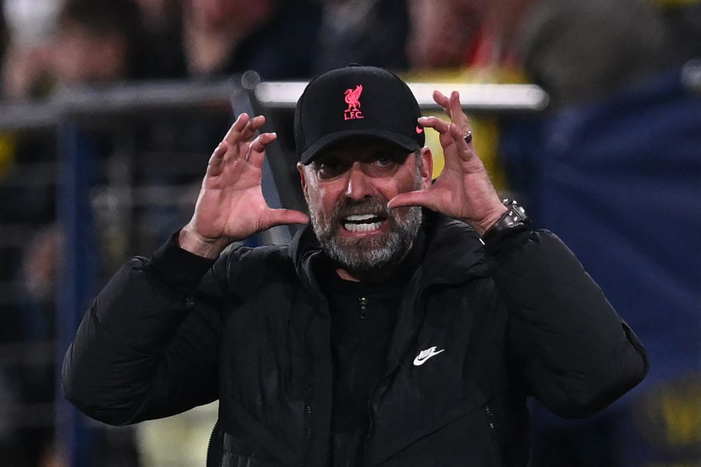 Ekspresi Manajer Liverpool Juergen Klopp dalam pertandingan kedua semifinal Liga Champions Eropa antara Liverpool dan Villarreal di Stadion La Ceramica, Villarreal, Selasa (3/5/2022). Chelsea dan Liverpool akan bertarung untuk memperebutkan gelar juara Piala FA, di Stadion Wembley, London, Sabtu (14/5/2022).