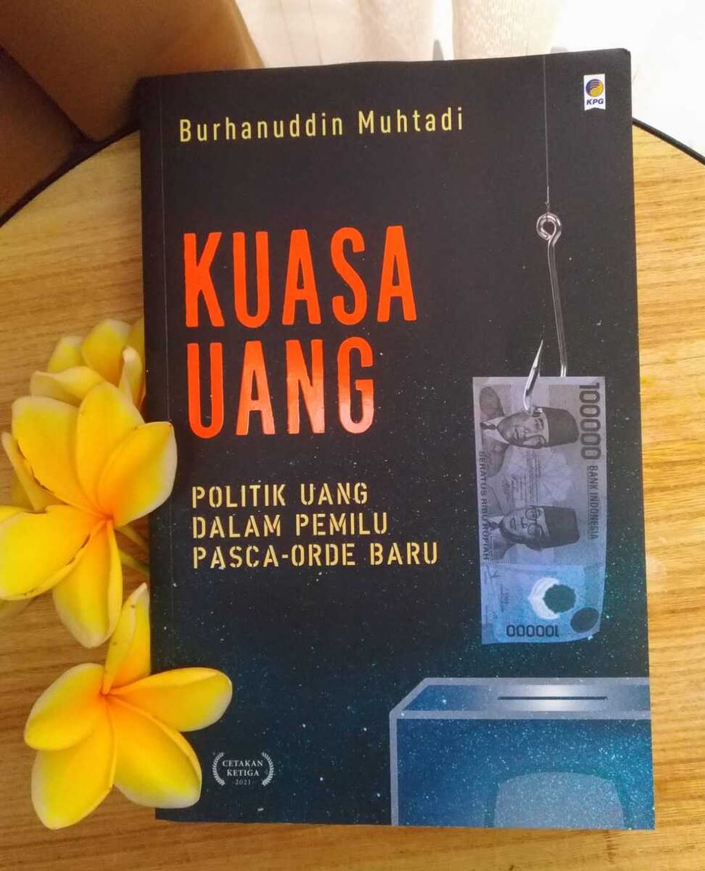 Halaman muka buku berjudul 'Kuasa Uang: Politik Uang dalam Pemily Pasca-Orde Baru'