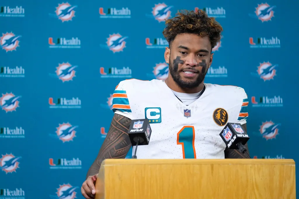 GREEN BAY, WISCONSIN - NOVEMBER 28: Tua Tagovailoa #1 of the Miami Dolphins speaks to the media after losing to the Green Bay Packers 30-17 at Lambeau Field on November 28, 2024 in Green Bay, Wisconsin.   Patrick McDermott/Getty Images/AFP (Photo by Patrick McDermott / GETTY IMAGES NORTH AMERICA / Getty Images via AFP)