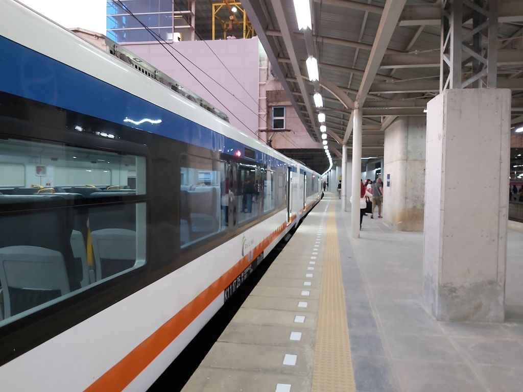 Suasana di Stasiun Kereta Api Bandara di Stasiun Manggarai, Jakarta, Senin (7/10/2019). Kereta Api Bandara lewat stasiun itu sejak dua hari sebelumnya.