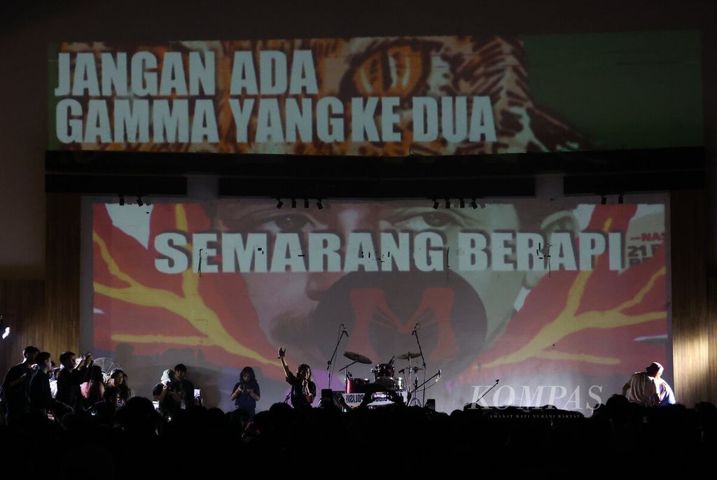 Pentas musik yang juga menjadi ruang untuk berorasi menyampaikan keresahan di Auditorium Imam Barjo, Pleburan, Kota Semarang, Jawa Tengah, Sabtu (20/9/2025). 