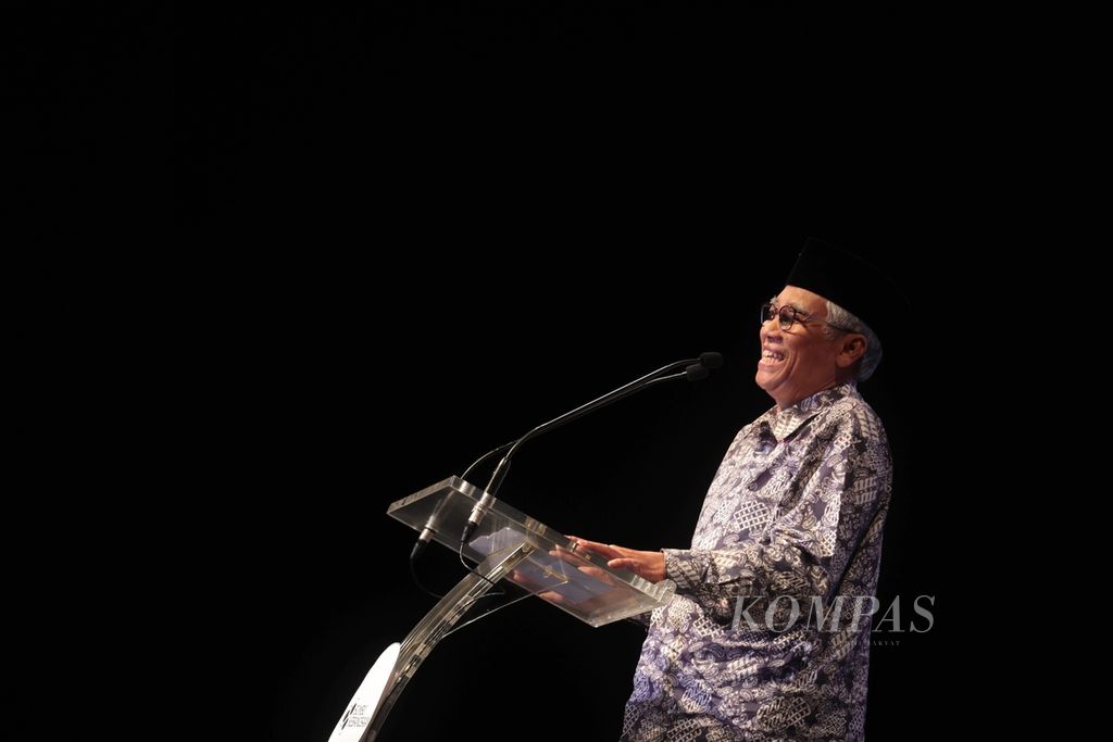 Dewan Pengarah Badan Pembinaan Ideologi Pancasila Amin Abdullah memberikan pandangannya dalam forum Refleksi Kebangsaan yang digelar Sumbu Kebangsaan di Jakarta, Sabtu (18/3/2023). Sumbu Kebangsaan adalah sebuah wadah inisiatif bersama Nurcholish Madjid Society, Jaringan Gusdurian, dan Maarif Institute. Acara tersebut berusaha menggali kembali pemikiran kebangsaan KH Abdurrahman Wahid (Gus Dur), Nurcholish Madjid, dan Syafii Maarif yang menjadi salah satu pemikir Islam paling berpengaruh di Indonesia. 