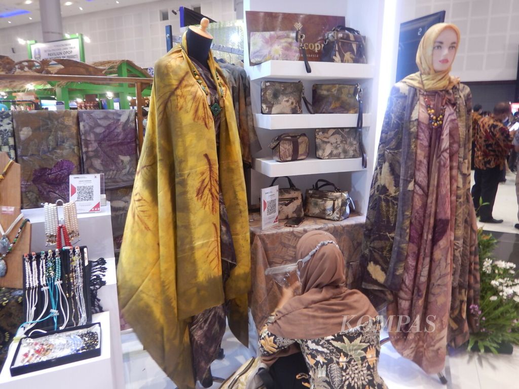 https://assetd.kompas.id/Y98UJgI2132WuD1GL7s-aXNX4D4=/1024x768/filters:watermark(https://cdn-content.kompas.id/umum/kompas_main_logo.png,-16p,-13p,0)/https%3A%2F%2Fkompas.id%2Fwp-content%2Fuploads%2F2021%2F10%2F20211008ETAC_1633783719.jpg