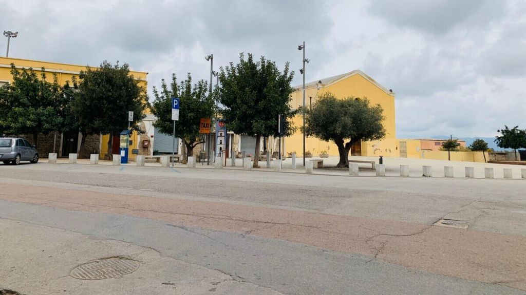Suasana di Sardinia, Italia, dalam masa karantina domestik total pada 17 Maret 2020. 