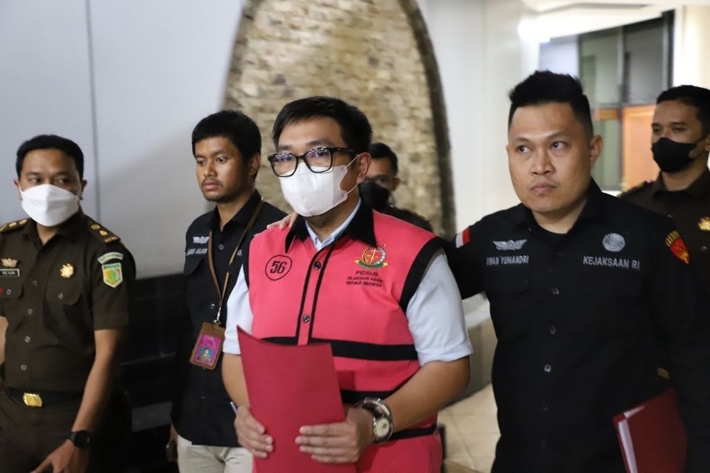 Tersangka MA atau Mukti Ali (MA), Account Director of Integrated Account Departement PT Huawei Tech Investment, yang ditetapkan sebagai tersangka keempat dalam kasus dugaan korupsi penyediaan infrastruktur BTS 4G Kemenkominfo dan infrastruktur pendukung paket 1-5 BAKTI Kemenkominfo.