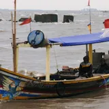 Dua Sisi Kampung Pelelangan