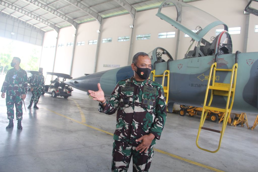 Gubernur Akademi Angkatan Udara (AAU) Marsekal Muda TNI Nanang Santoso meninjau proses pendidikan para taruna AAU, Selasa (28/9/2021), di kompleks AAU, Kabupaten Sleman, Daerah Istimewa Yogyakarta. Saat menjabat sebagai Gubernur AAU, Nanang menerapkan program Taruna Gemilang untuk meningkatkan kualitas para taruna AAU.