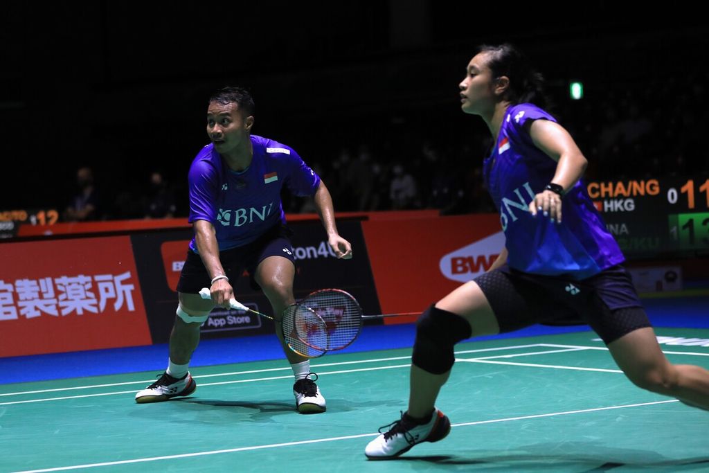 Ganda campuran Indonesia Rehan Naufal Kusharjanto/Lisa Ayu Kusumawati menaklukkan pasangan Hong Kong, Chang Tak Ching/Ng Wing Yung, 21-14, 21-15, dalam pertandingan babak kedua Kejuaraan Dunia Bulu Tangkis di Tokyo Metropolitan Gymnasium, Selasa (23/8/2022).