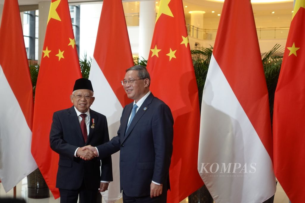 Wakil Presiden Ma'ruf Amin bertemu Perdana Menteri China Li Qiang di Grand Meeting Hall, International Conference Center, Li Yuan Resort, Nanning, Daerah Otonomi Guangxi, Republik Rakyat China, Sabtu (16/9/2023). Penguatan hubungan bilateral kedua negara dibahas dalam pertemuan tersebut.