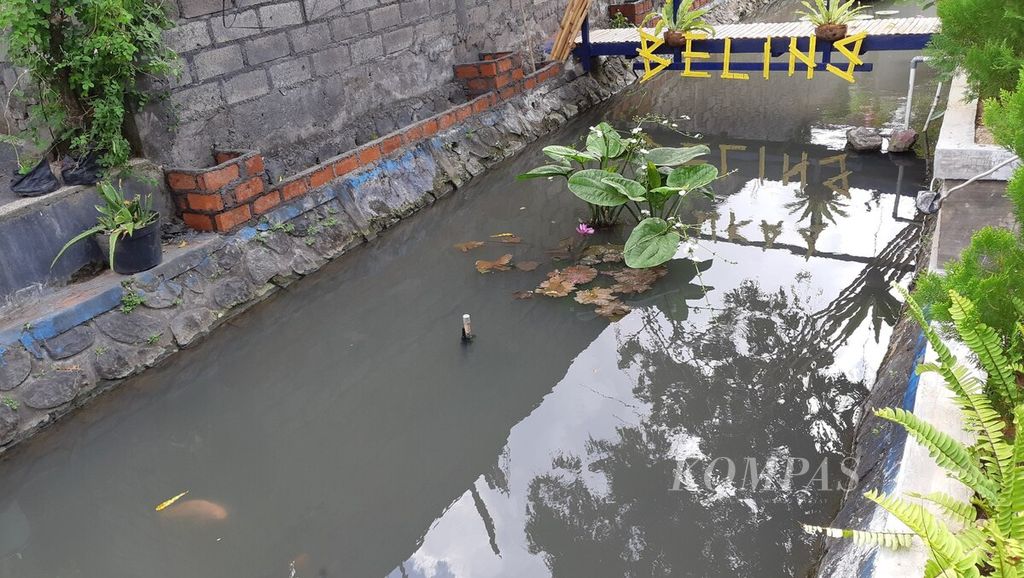 Tukad Beling di Banjar Sebelanga, Desa Dauh Puri Kauh, Kecamatan Denpasar Barat, Kota Denpasar, Minggu (31/7/2022), terlihat bersih dan rapi. Warga setempat swadaya membersihkan Tukad Beling dan memperindahnya dengan taman. 