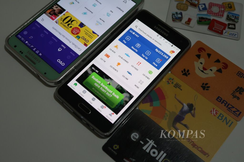 Beberapa uang elektronik berbasis server dan cip yang terbit di Indonesia, Mei 2019.