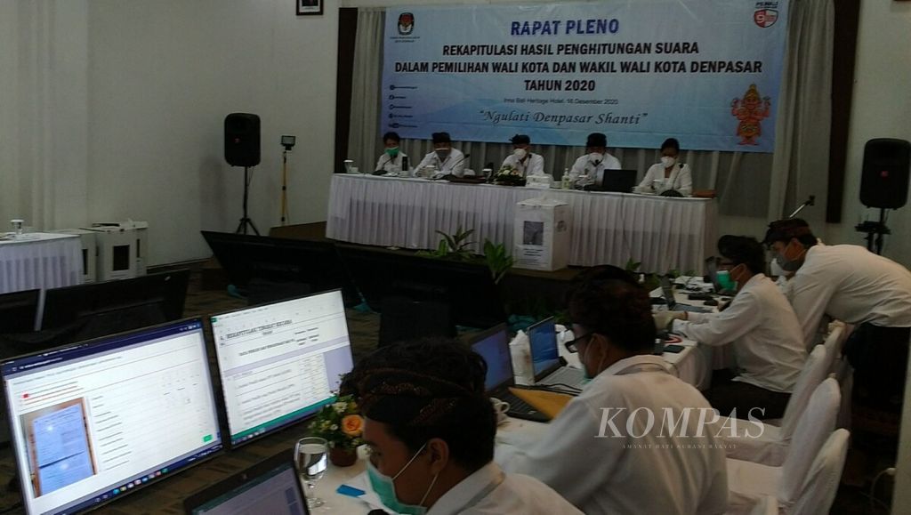 https://assetd.kompas.id/Zl6z6ANmRg_Yz5xQ45B7OV-2c_8=/1024x579/filters:watermark(https://cdn-content.kompas.id/umum/kompas_main_logo.png,-16p,-13p,0)/https%3A%2F%2Fkompas.id%2Fwp-content%2Fuploads%2F2021%2F01%2F20210120cokb-kpu-tunggu-pengumuman-mk_1611120850.jpg