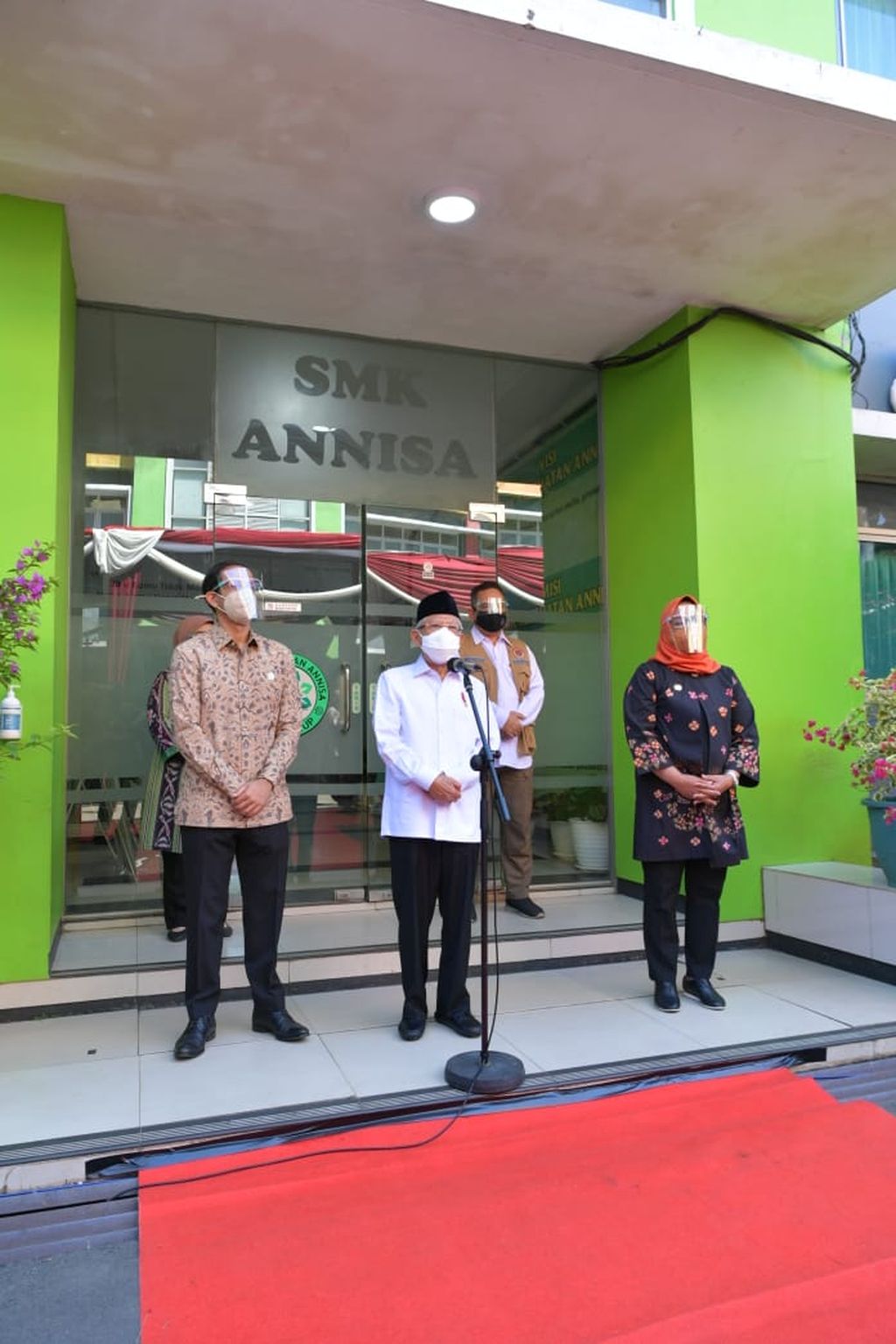 https://assetd.kompas.id/_0KO29tvRN_AKlG-Gvx-iHG_9nE=/1024x1536/https%3A%2F%2Fkompas.id%2Fwp-content%2Fuploads%2F2021%2F09%2FWapres-Maruf-Amin-9-September-2021_1631168032.jpeg
