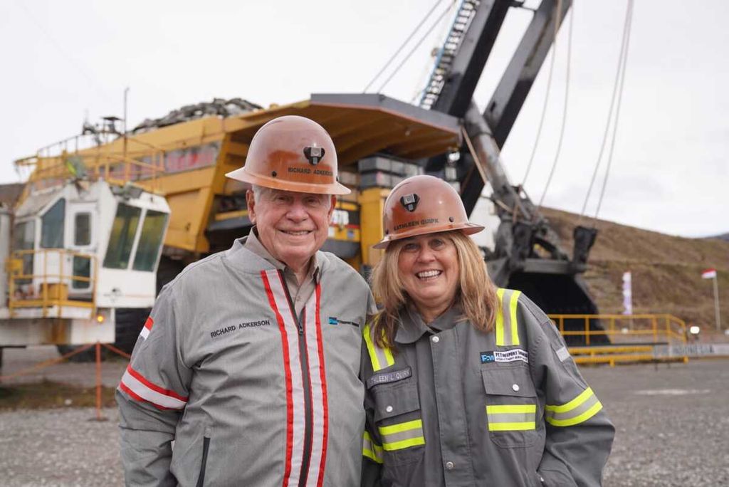 Presiden dan CEO Freeport-McMoRan Richard C. Adkerson dan di lokasi tambang Grasberg di Kabupaten Mimika, Papua Tengah, 2022. Per 11 Juni 2024, Freeport-McMoRan. Sementara Adkerson menjabat sebagai Ketua Dewan Freeport-McMoRan.