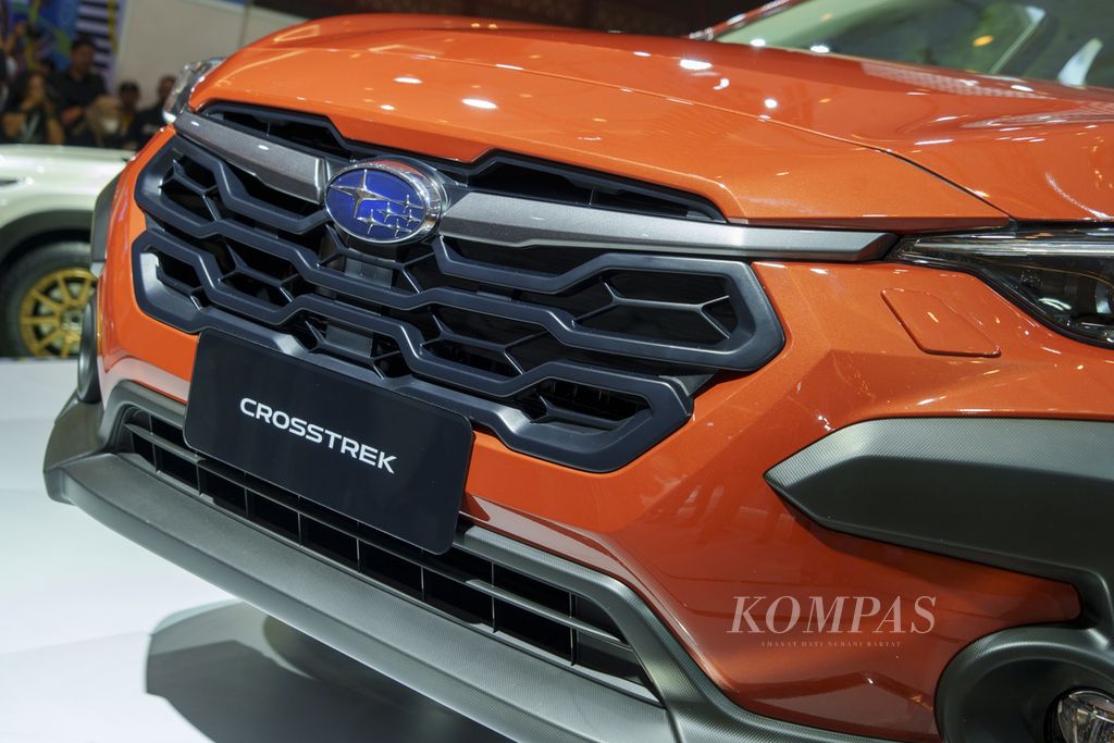 Grill dan bemper depan All New Subaru Crosstrek yang dipamerkan Gaikindo Jakarta Auto Week di JCC Senayan, Jumat (10/03/2023). 