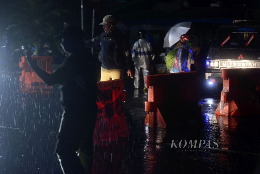 https://assetd.kompas.id/_7HBU_gUAqgFnq1Fzi-5DcdOlZc=/1024x684/filters:watermark(https://cdn-content.kompas.id/umum/kompas_main_logo.png,-16p,-13p,0)/https%3A%2F%2Fkompas.id%2Fwp-content%2Fuploads%2F2020%2F05%2F20200428DRA17_1588428553.jpg