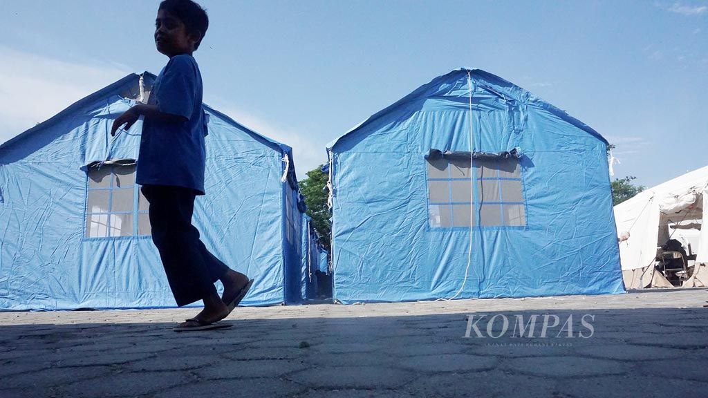 https://assetd.kompas.id/_NcPiNKelzhmA58sKSGdeMp0ZpU=/1024x576/filters:watermark(https://cdn-content.kompas.id/umum/kompas_main_logo.png,-16p,-13p,0)/https%3A%2F%2Fkompas.id%2Fwp-content%2Fuploads%2F2018%2F10%2F20181016_ENGLISH-GEMPA-DAN-TSUNAMI-SULTENG_A_web_1539695845-1.jpg