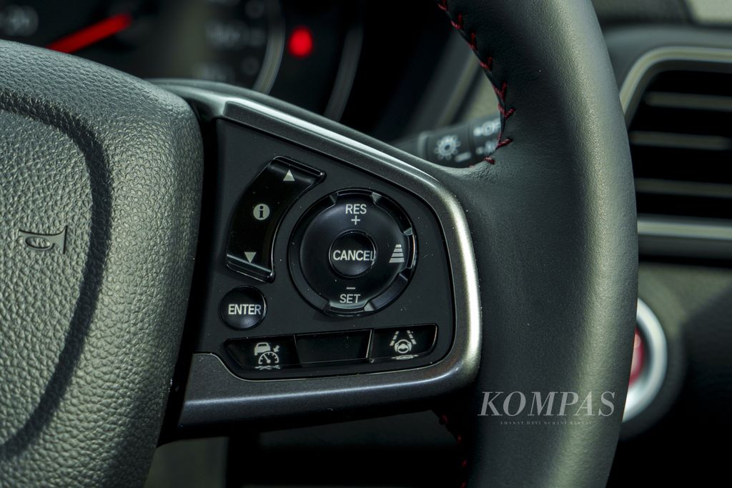 Honda WR-V dilengkapi fitur Adaptive Cruise Control (ACC).