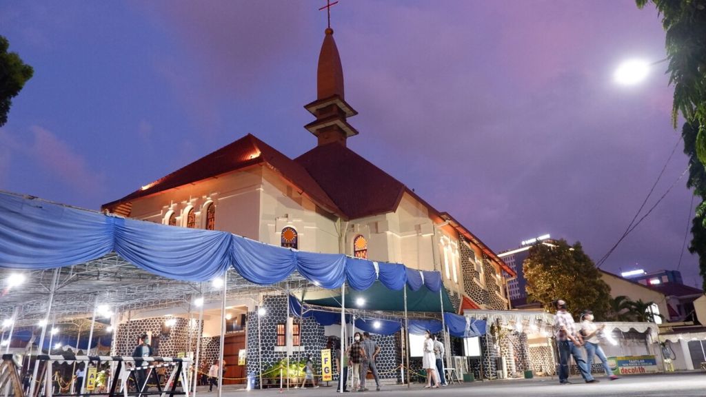 https://assetd.kompas.id/_fWJLIKMDIs7E9V9-J6_dgtfWos=/1024x576/filters:watermark(https://cdn-content.kompas.id/umum/kompas_main_logo.png,-16p,-13p,0)/https%3A%2F%2Fkompas.id%2Fwp-content%2Fuploads%2F2020%2F12%2FGereja-Katedral-Semarang_1608820547.jpg