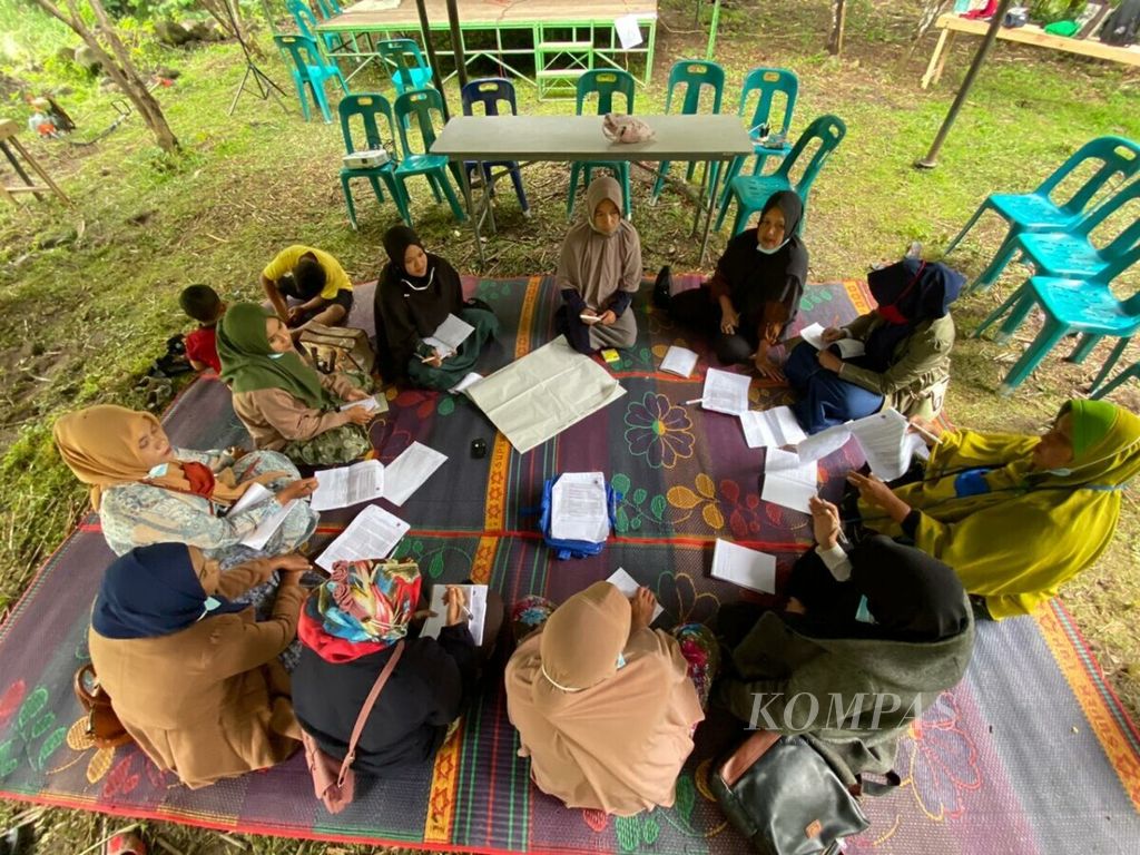 Perempuan Gayo dari Kabupaten Bener Meriah dan Aceh Tengah melakukan konsolidasi membahas persoalan hutan, lingkungan, hingga kesehatan keluarga, Selasa (17/11/2020).