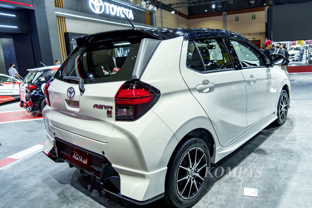 Buritan All New Toyota Agya GR Sport di ajang pameran Gaikindo Jakarta Auto Week 2023 di JCC Senayan, Jumat (10/3/2023). 