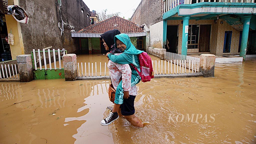 https://assetd.kompas.id/_weRw2ZF-2tYCsOZ_Y_xZWx1Jy4=/1024x576/filters:watermark(https://cdn-content.kompas.id/umum/kompas_main_logo.png,-16p,-13p,0)/https%3A%2F%2Fkompas.id%2Fwp-content%2Fuploads%2F2019%2F12%2FBanjir-di-Kabupaten-Bandung_85566202_1575737420.jpg