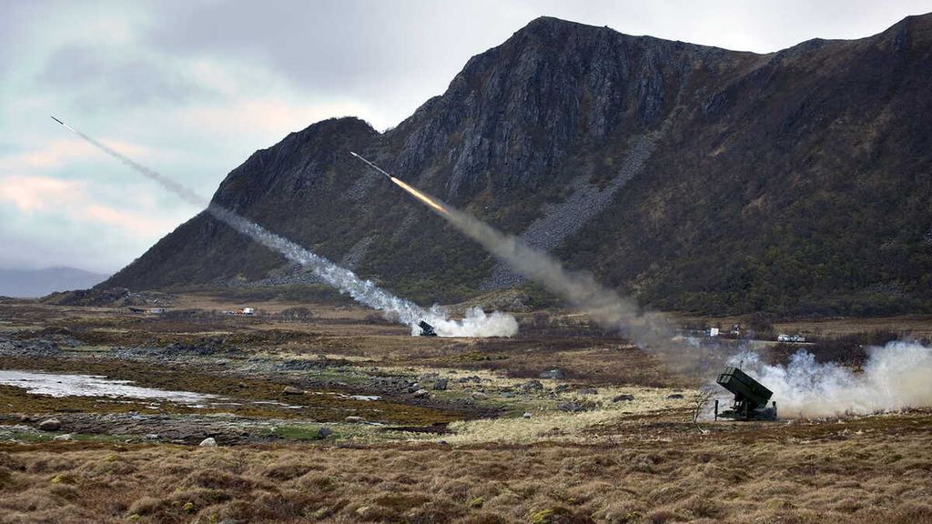 National Advanced Surface to Air Missile System (NASAMS) buatan Rayteon Techologies. Setiap baterai NASAMS terdiri atas 12 peluncur rudal. Setiap peluncur bisa memuat sampai enam rudal darat ke udara AIM-120 AMRAAM. NASAMS juga dilengkapi delapan radar dan satu unit kendali operasi. NASAMS salah satu arhanud yang dihibahkan Amerikat Serikat dan sekutunya ke Ukraina.