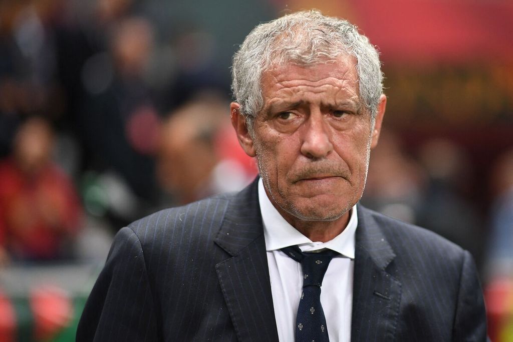Pelatih Portugal Fernando Santos dalam pertandingan terakhir Grup A2 Liga Nasional Eropa antara Portugal dan Spanyol di Stadion Municipal de Braga, Portugal, Rabu (28/9/2022) dini hari WIB. Spanyol mengalahkan Portugal, 1-0.