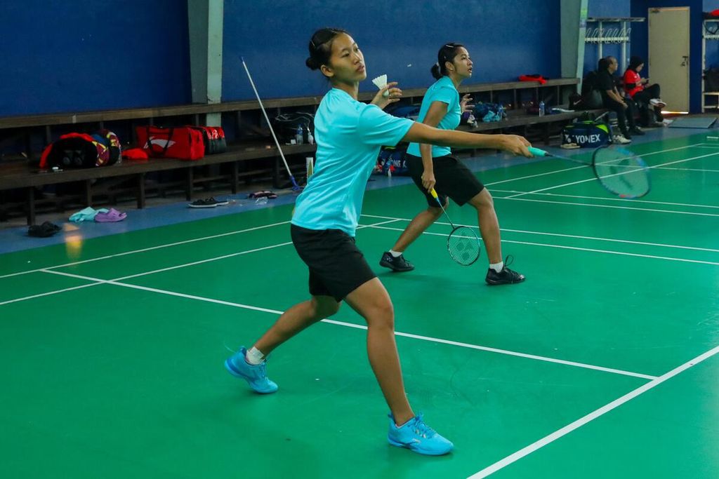 Pemain tunggal putri, Putri Kusuma Wardani, sedang berlatih di Selangor, Malaysia, Rabu (14/2/2024). Mereka mempersiapkan diri untuk melawan Hong Kong pada penyisihan Grup X Kejuaraan Asia Bulu Tangkis Beregu.
