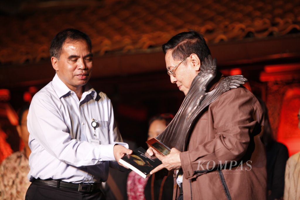 https://assetd.kompas.id/auZ9ctwJUcBNnLPF-FoSz4YPeGQ=/1024x683/filters:watermark(https://cdn-content.kompas.id/umum/kompas_main_logo.png,-16p,-13p,0)/https%3A%2F%2Fkompas.id%2Fwp-content%2Fuploads%2F2021%2F08%2F20130627UKI27_1629777079.jpg