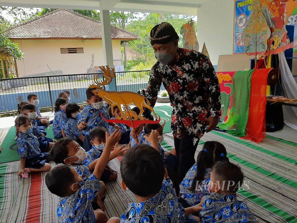 https://assetd.kompas.id/b0gPOhi-eFX4C6vmqtZb-g9Fw6U=/1024x768/filters:watermark(https://cdn-content.kompas.id/umum/kompas_main_logo.png,-16p,-13p,0)/https%3A%2F%2Fkompas.id%2Fwp-content%2Fuploads%2F2021%2F11%2F20211121egiB-wayang_1637544929.jpg