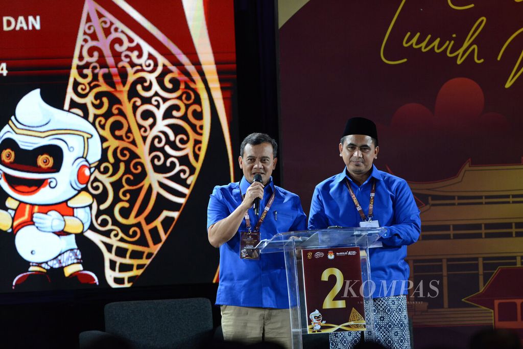 Pasangan nomor urut 02, Ahmad Luthfi-Taj Yasin Maimoen, mengikuti sesi debat terbuka di Marina Convention Center, Kota Semarang, Jawa Tengah, Rabu (30/10/2024). 