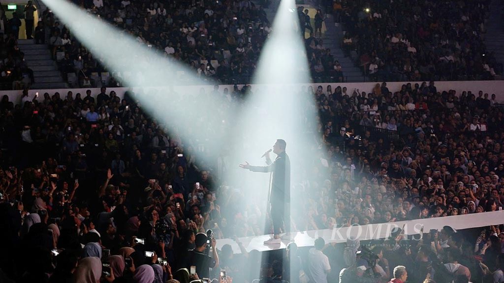 Konser Monokrom Tulus di Istora Senayan, Jakarta, Rabu (6/2/2019).