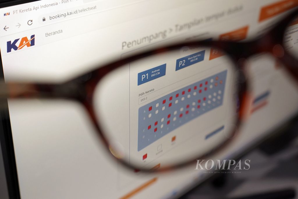 Tampilan monitor komputer seseorang saat sedang memesan tiket kereta api di laman PT Kereta Api Indonesia (KAI).